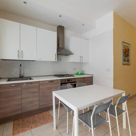 Arts House Apartment Bari Bagian luar foto
