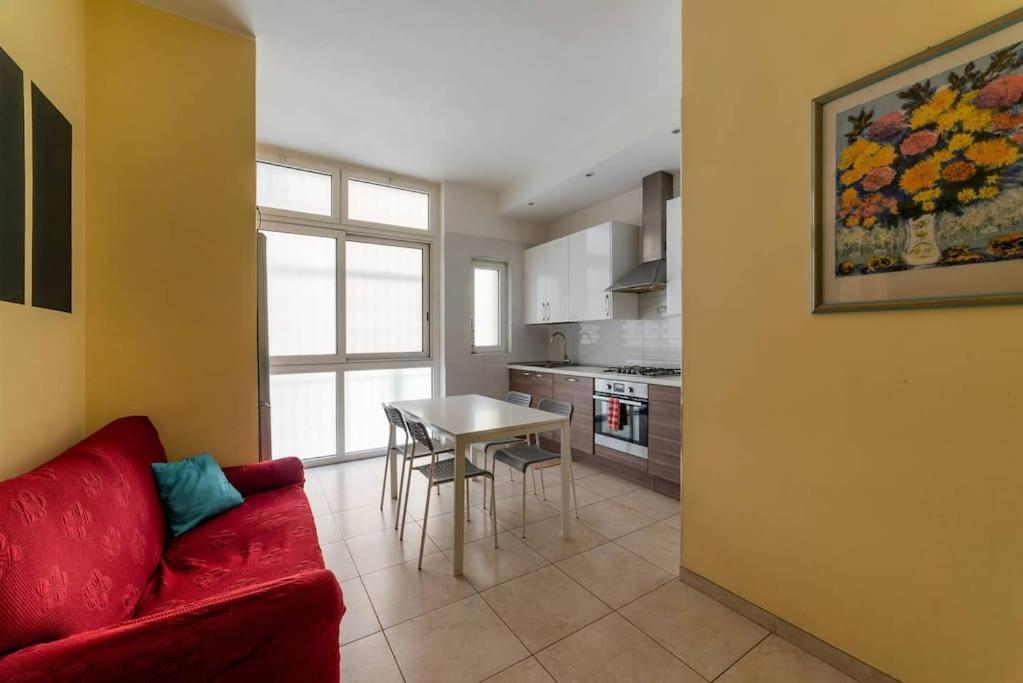 Arts House Apartment Bari Bagian luar foto