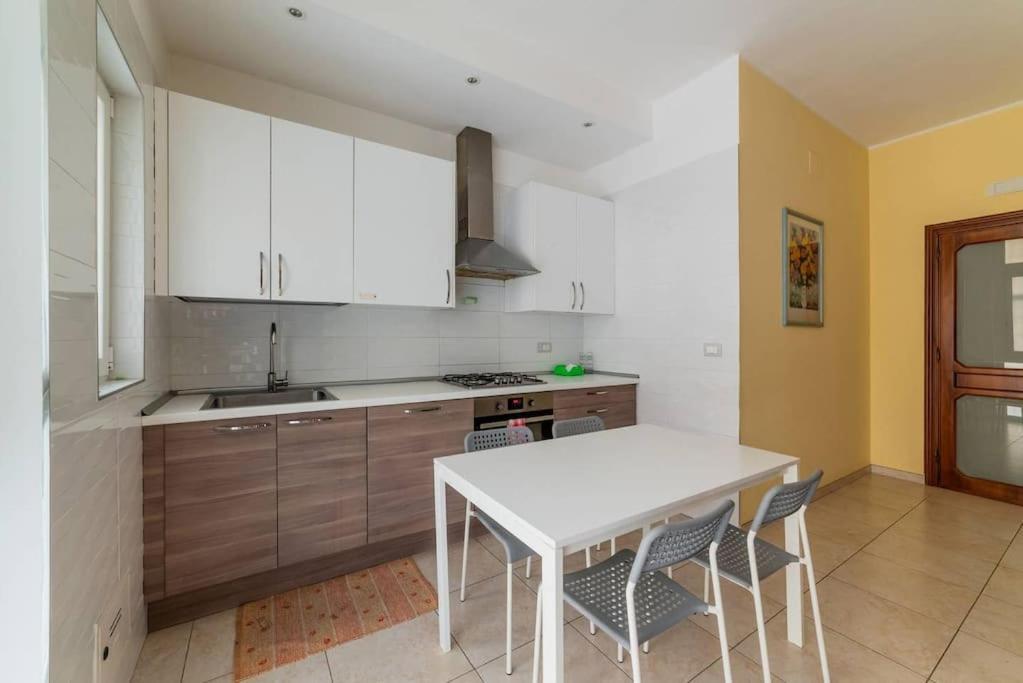 Arts House Apartment Bari Bagian luar foto